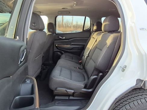 Used 2023 GMC Acadia SLE image 12