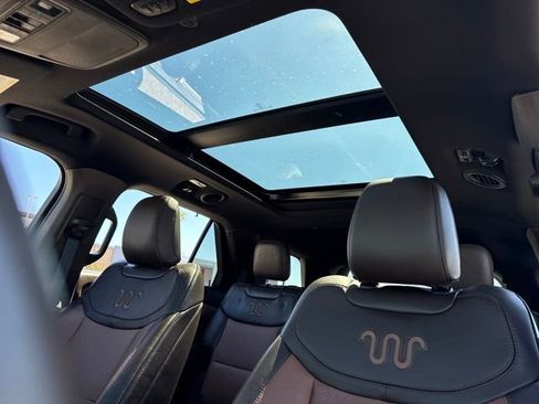 Used 2022 Ford Explorer King Ranch w/ Premium Technology Package image 17