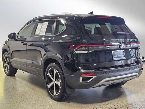 Used 2025 Volkswagen Taos SEL AWD/4WD image 5