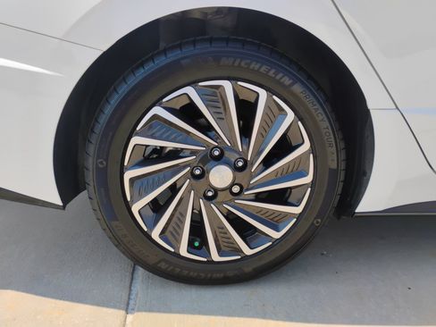 Used 2023 Hyundai Sonata Limited w/ Cargo Package FWD image 27