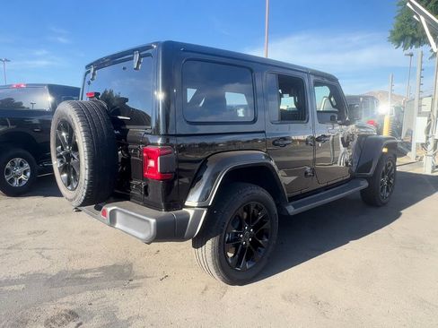 Used 2025 Jeep Wrangler Unlimited Sahara AWD/4WD image 6