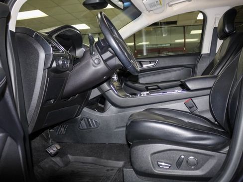 Used 2019 Ford Edge Titanium w/ Cold Weather Package image 8