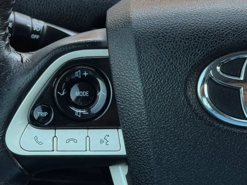Used 2018 Toyota Prius Three Touring FWD image 28