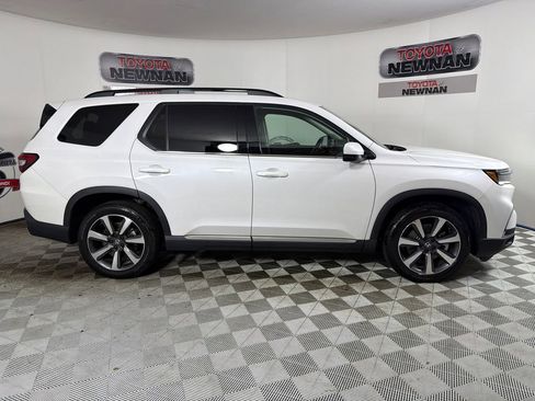 Used 2023 Honda Pilot Elite image 4