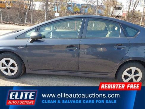 Used 2013 Toyota Prius Two image 28