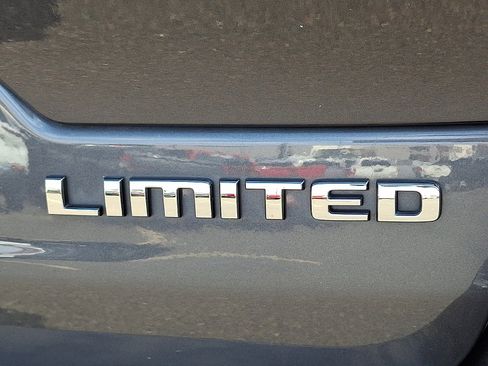 Used 2022 Jeep Grand Cherokee Limited image 31