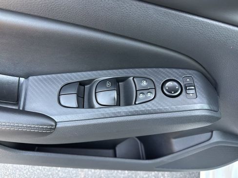 Used 2025 Nissan Altima 2.5 SV image 24