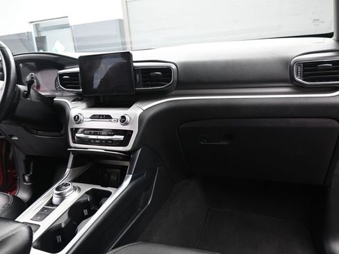 Certified 2020 Ford Explorer XLT w/ Equipment Group 202A image 18