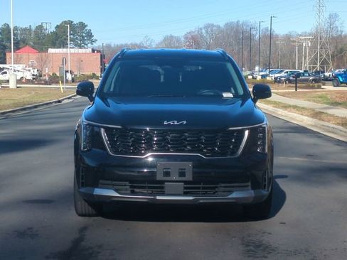 Used 2024 Kia Sorento S image 16