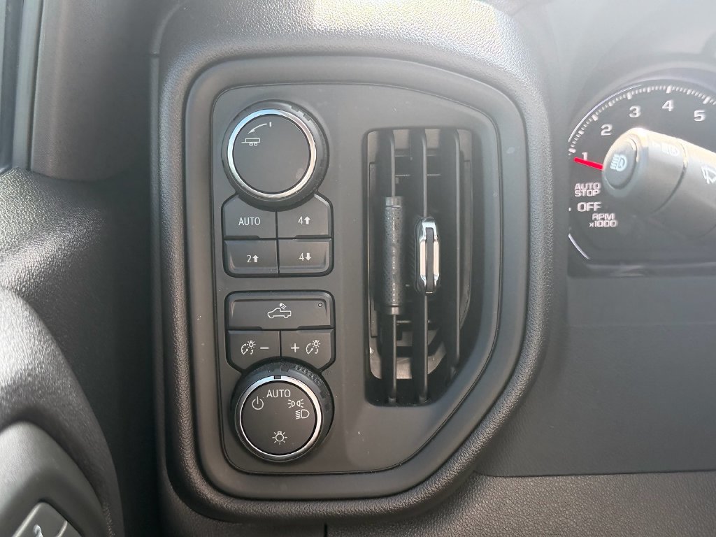 Certified 2024 Chevrolet Silverado 1500 Custom Trail Boss w/ Turbomax Blackout Package AWD/4WD image 29