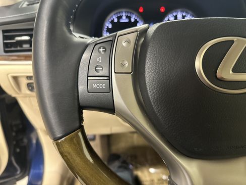 Used 2014 Lexus ES 350 w/ Luxury Package FWD image 19