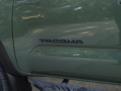 Used 2022 Toyota Tacoma TRD Off-Road w/ TRD Premium Off Road Package AWD/4WD image 37