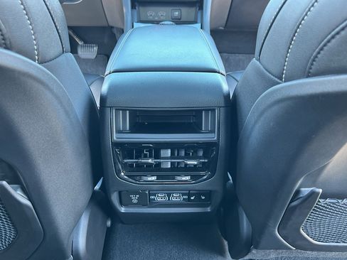 Used 2024 Jeep Grand Cherokee Limited w/ Luxury Tech Group II image 38