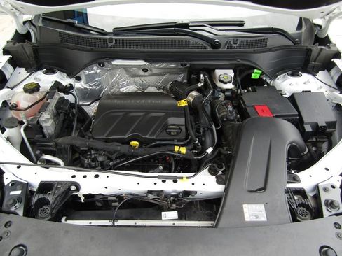 Used 2025 Chevrolet Trax LT w/ LT Convenience Package FWD image 27