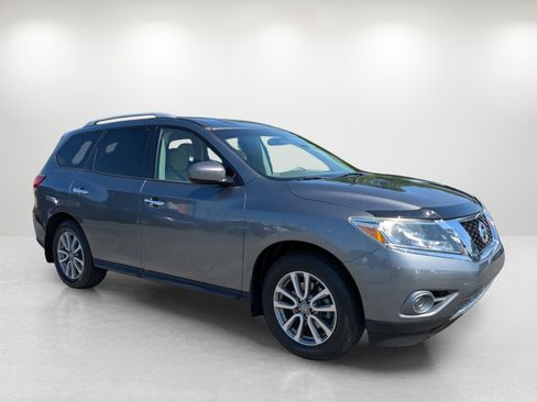 Used 2015 Nissan Pathfinder S image 3