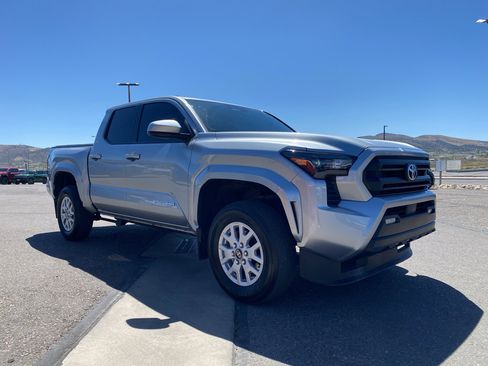 Used 2024 Toyota Tacoma SR5 AWD/4WD image 16