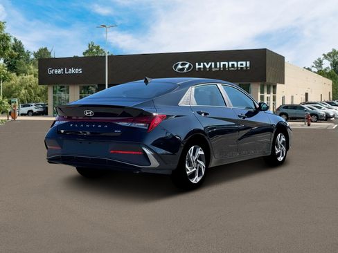 New 2025 Hyundai Elantra SEL image 7