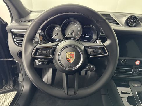 Certified 2025 Porsche Macan image 16