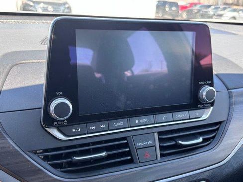 Used 2025 Nissan Altima 2.5 SV FWD image 9