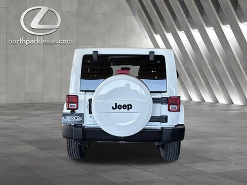 Used 2018 Jeep Wrangler Unlimited Sahara AWD/4WD image 27