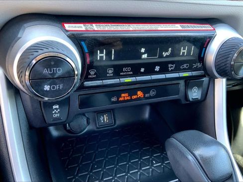 Used 2025 Toyota RAV4 XLE w/ Convenience Package image 33