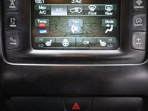 Used 2016 Jeep Cherokee Latitude w/ Cold Weather Group AWD/4WD image 16