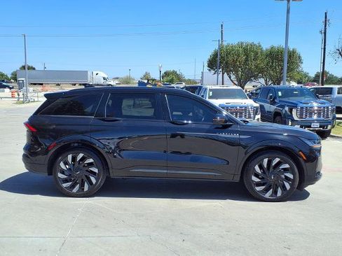 Used 2024 Lincoln Nautilus Reserve w/ Equipment Group 203A AWD/4WD image 2