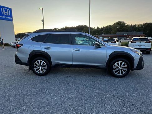 Used 2025 Subaru Outback Premium w/ Popular Package #1A image 3