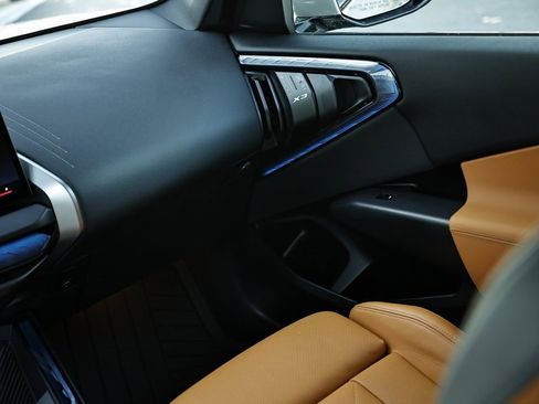 Certified 2025 BMW X3 xDrive30i w/ M Sport Package image 27