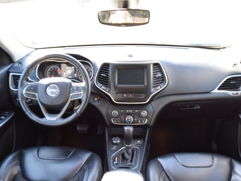 Used 2019 Jeep Cherokee Latitude Plus w/ Comfort/Convenience Group image 10