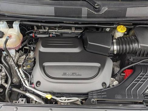Used 2023 Chrysler Pacifica Touring-L FWD image 25