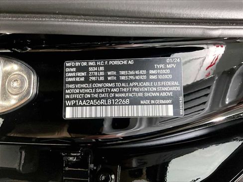 Used 2024 Porsche Macan image 36