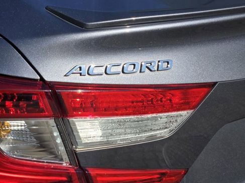 Used 2019 Honda Accord Sport image 10