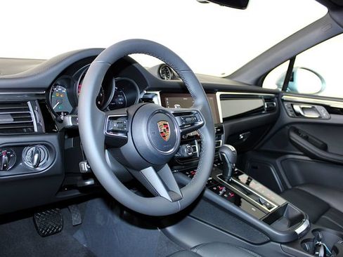 Certified 2026 Porsche Macan AWD/4WD image 4