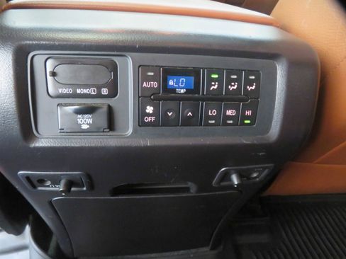 Used 2017 Toyota Sequoia Platinum AWD/4WD image 61