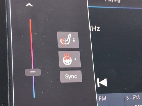 Used 2023 Chrysler Pacifica Touring-L image 22