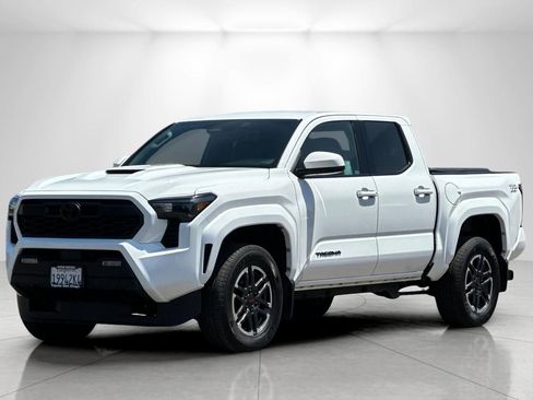 Used 2025 Toyota Tacoma TRD Sport AWD/4WD image 7