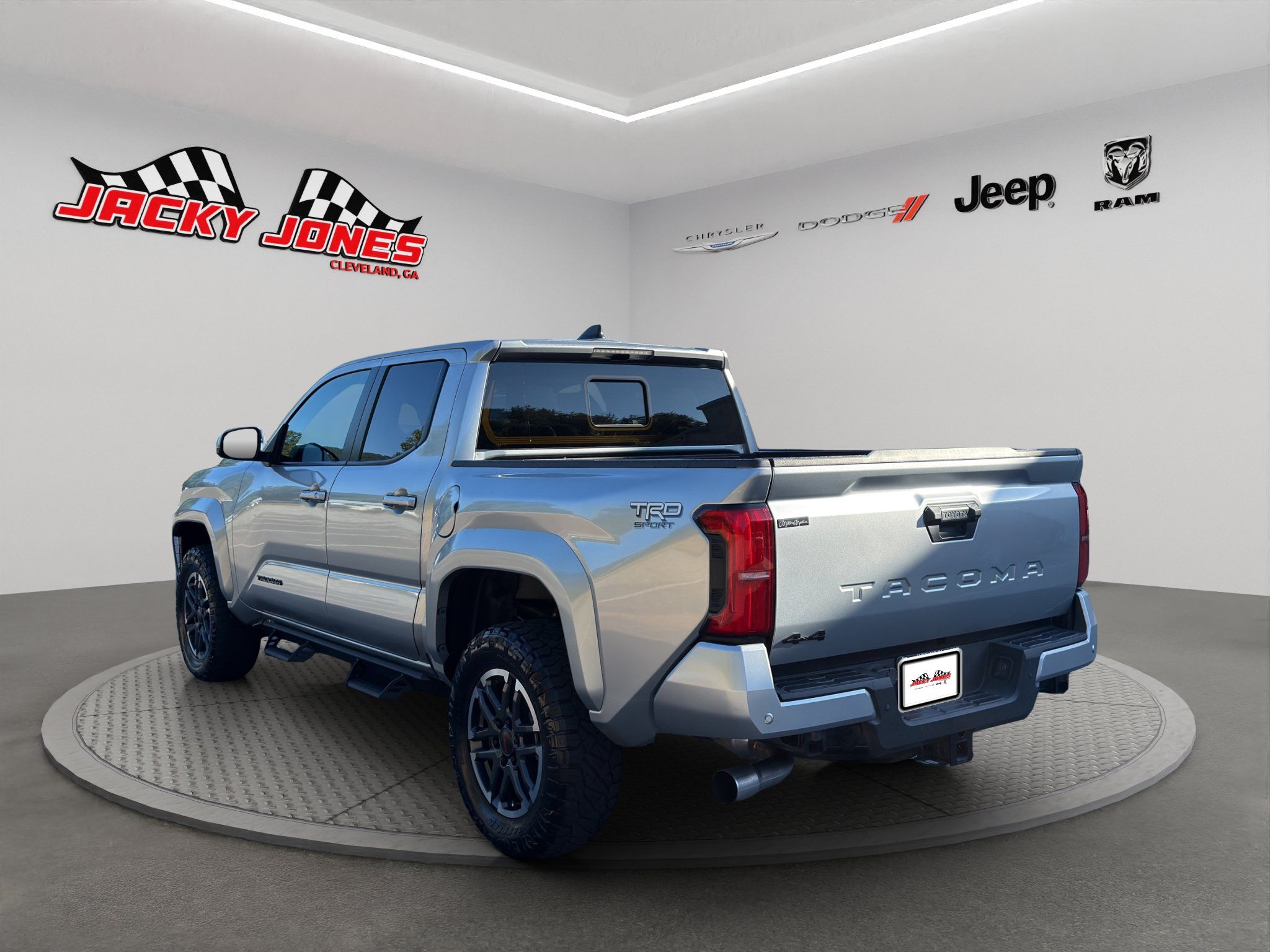 Used 2024 Toyota Tacoma TRD Sport w/ TRD Sport Upgrade Package AWD/4WD image 7