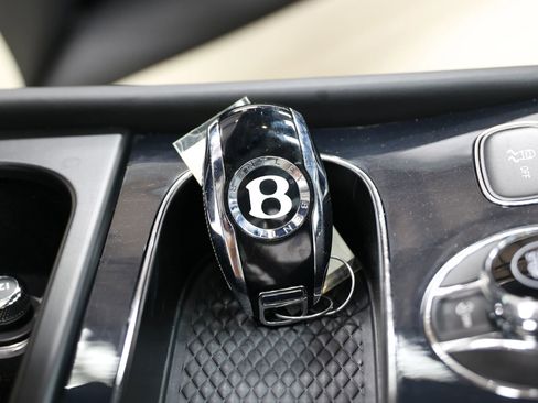 Used 2021 Bentley Bentayga w/ First Edition Specification AWD/4WD image 5