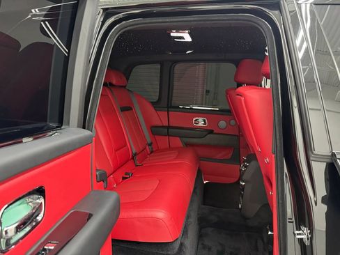 Used 2024 Rolls-Royce Cullinan AWD/4WD image 18