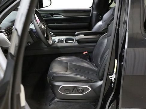 Used 2023 Jeep Wagoneer L Series II image 29