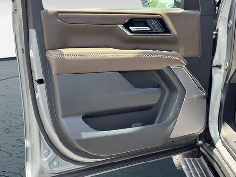New 2026 GMC Yukon XL Denali Ultimate w/ LPO, Floor Liner Package AWD/4WD image 15