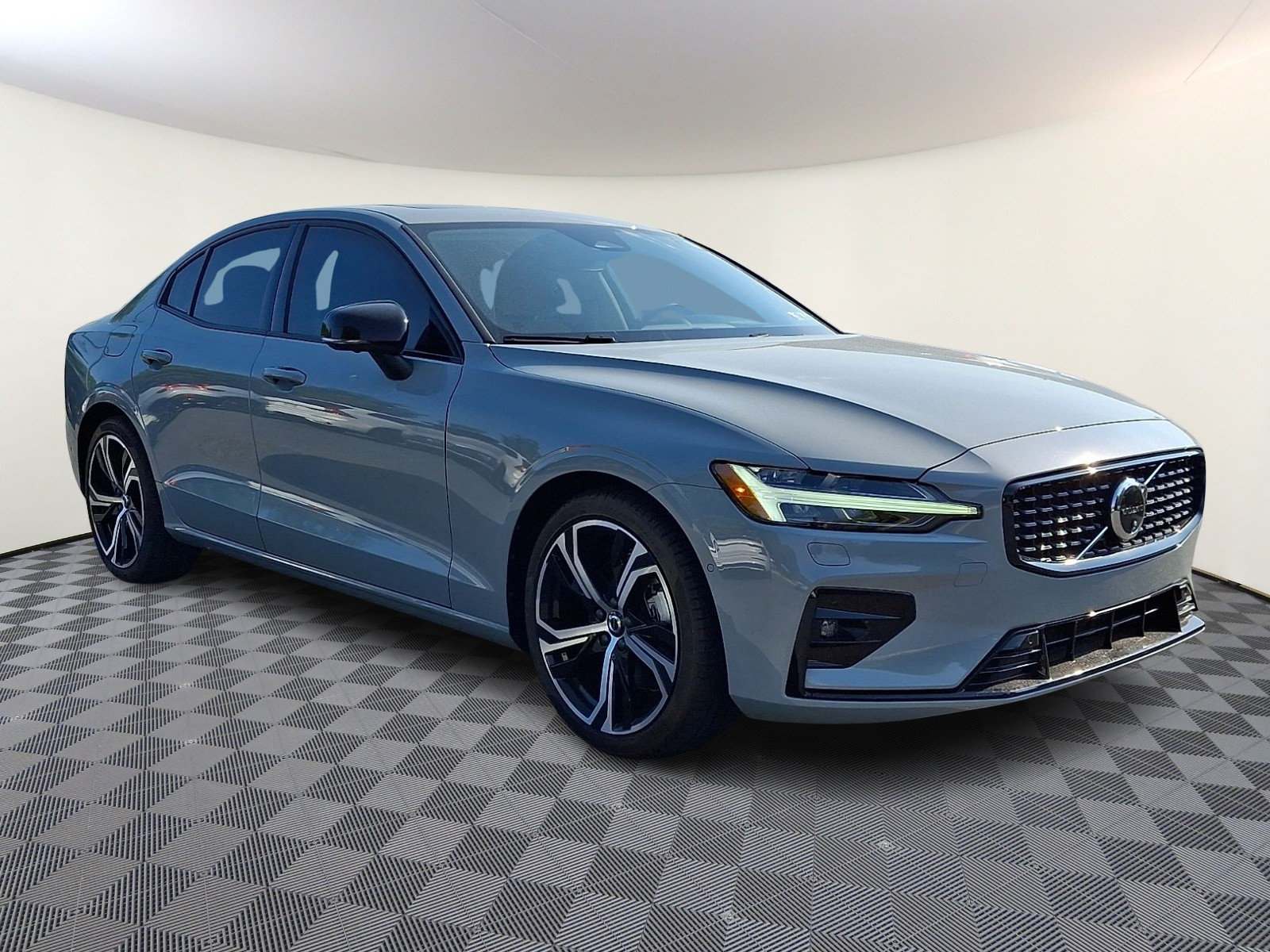 Used 2024 Volvo S60 B5 Ultimate w/ Climate Package AWD/4WD image 1