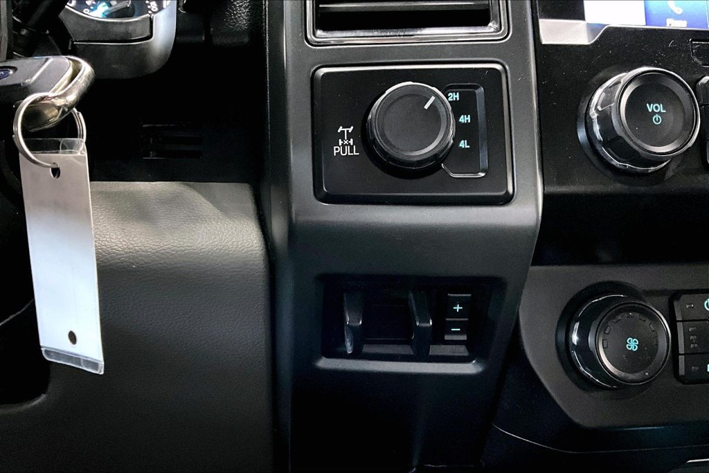 Used 2021 Ford F250 XLT w/ XLT Premium Package AWD/4WD image 16