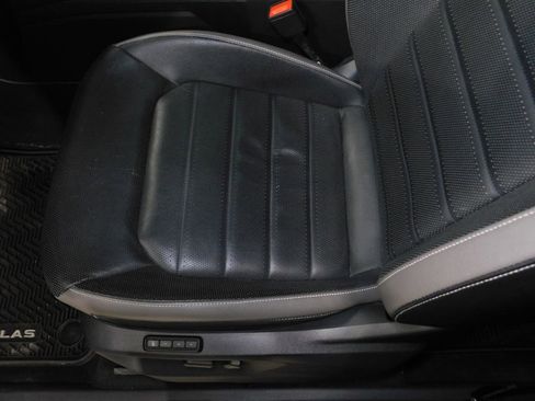 Used 2020 Volkswagen Atlas Cross Sport SEL Premium R-Line image 35