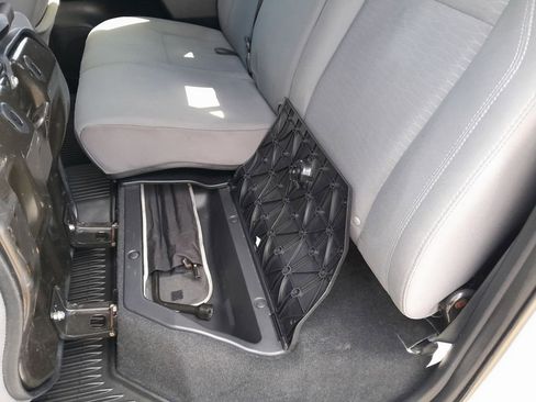 Used 2016 Toyota Tacoma SR5 w/ SR5 Appearance Package (SN) RWD image 29