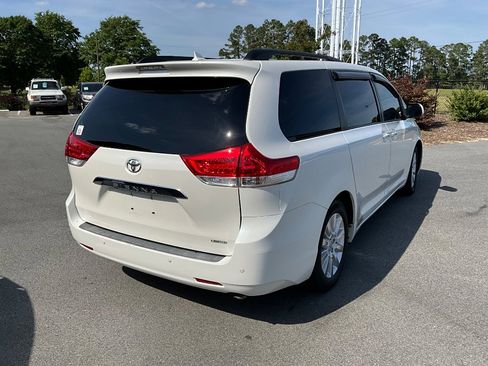 Used 2011 Toyota Sienna Limited image 4