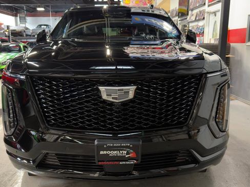 Used 2025 Cadillac Escalade ESV Sport Platinum image 2