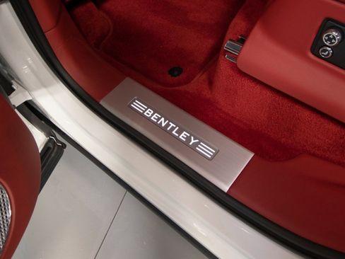 Used 2022 Bentley Bentayga image 43