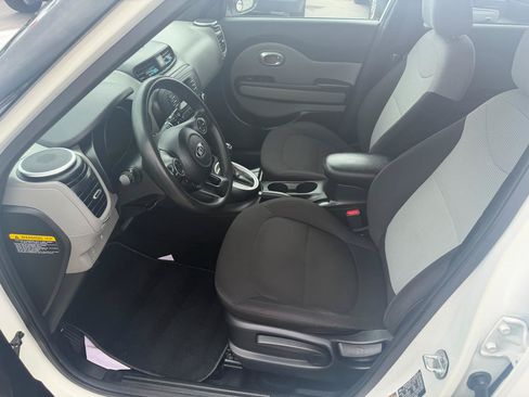 Used 2016 Kia Soul FWD image 10